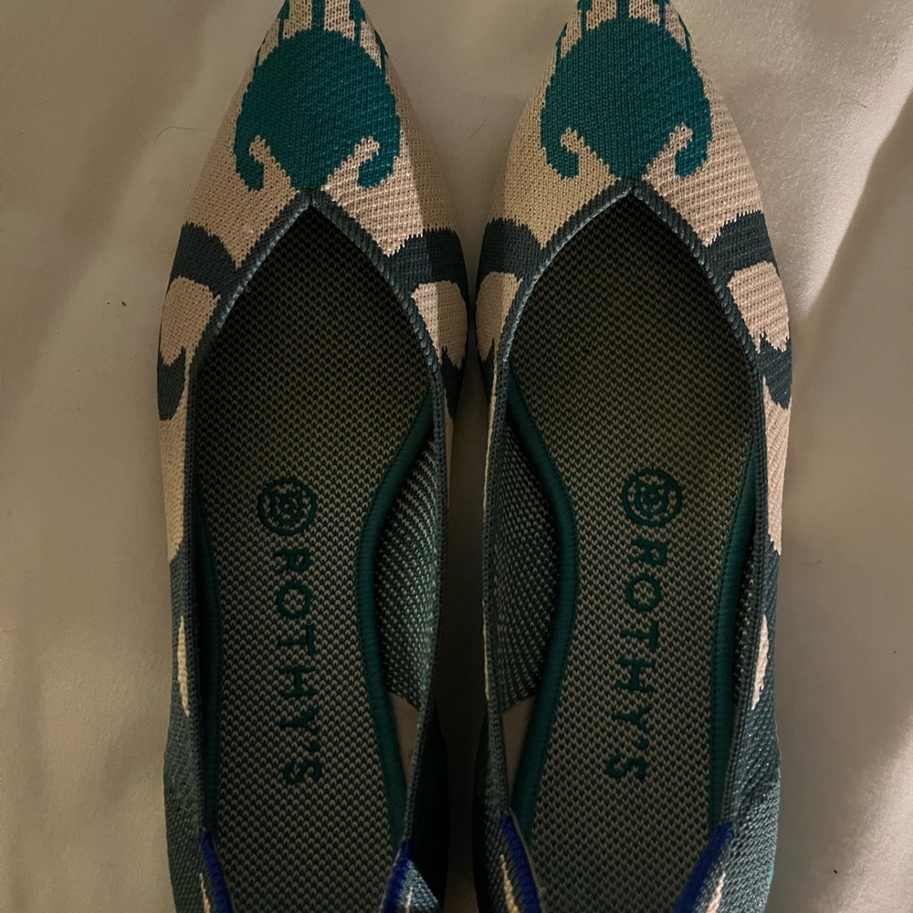 Rothy’s. Size 8. Worn once. Very cute. Washable.